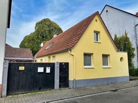 Vorderansicht - Einfamilienhaus in 76726 Germersheim mit 153m² kaufen