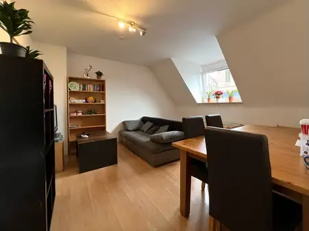 OT Ingenheim
DG-Wohnung mit Ausbaureserve in ruhiger Wohnatmosphäre