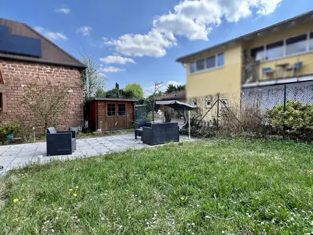 Zweifamilienhaus mit vielseitigen Nutzungsmöglichkeiten 