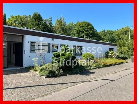 Wohnen auf einer Ebene mit Terrasse und Garten

