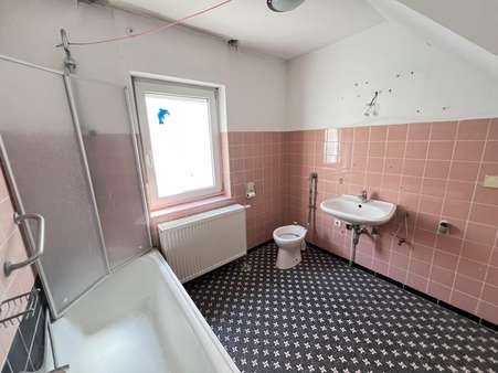 Bad EG Bad EG - Einfamilienhaus in 76889 Steinfeld mit 96m² kaufen