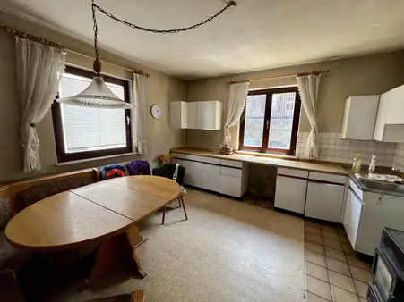 Einfamilienhaus mit großem Potenzial und Nebengebäude