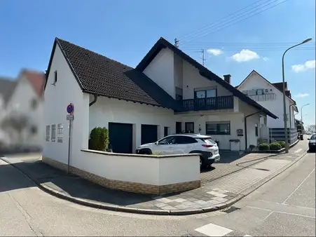 Viel Platz für die Familie mit XXL Garage!