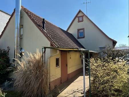 Blick vom Garten - Einfamilienhaus in 76831 Billigheim-Ingenheim mit 110m² kaufen