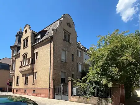 Repräsentatives Mehrfamilienhaus in historischem Wohnumfeld