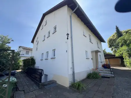 Eigentumswohnung im Erdgeschoss mit Terrasse und Garten