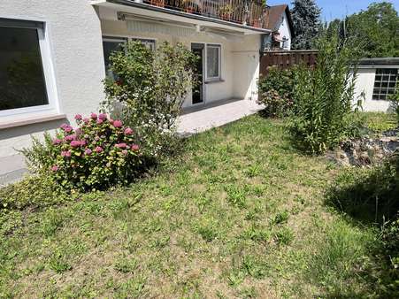 Terrasse mit Blick in den Garten Terrasse mit Blick in den Garten - Erdgeschosswohnung in 76887 Bad Bergzabern mit 97m² kaufen