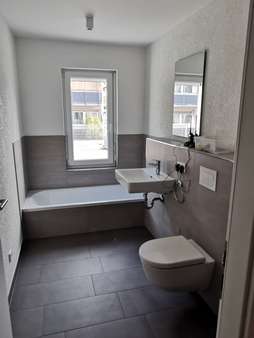 Bad 2 (Beispiel) Bad 2 (Beispiel) - Etagenwohnung in 67480 Edenkoben mit 101m² mieten