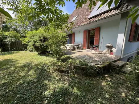 Charmantes Haus in Ortsrandlage mit Einliegerwohnung im Anbau!