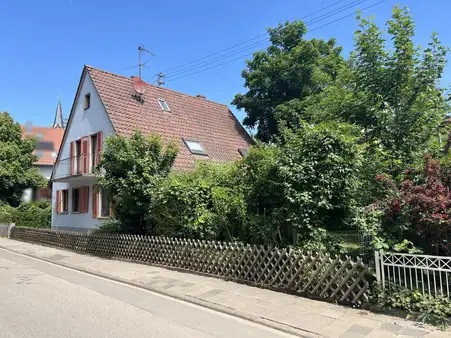 Charmantes Haus in Ortsrandlage mit Einliegerwohnung im Anbau!