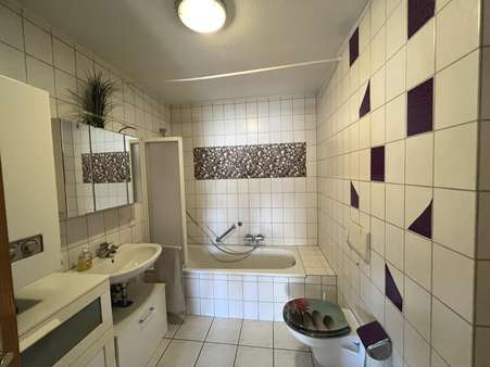 Bad Bad - Erdgeschosswohnung in 67363 Lustadt mit 69m² kaufen