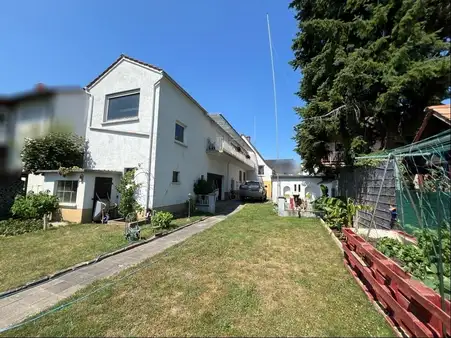 Gemütliches Haus mit Erweiterungspotential und großem Grundstück!
