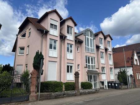 Ansicht Südost - Erdgeschosswohnung in 76855 Annweiler mit 83m² kaufen