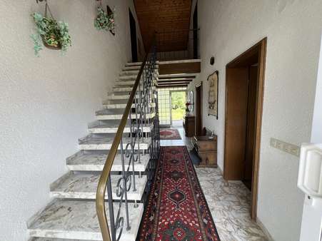 Flur und Treppenhaus Flur und Treppenhaus - Einfamilienhaus in 76774 Leimersheim mit 115m² kaufen