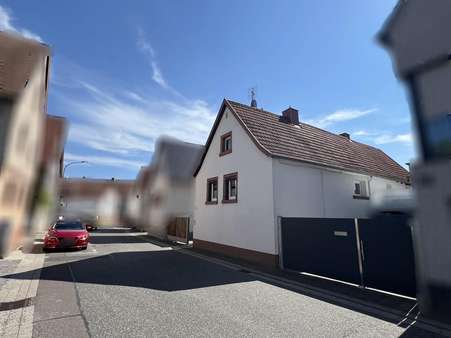 Ansicht Straße - Einfamilienhaus in 76889 Klingenmünster mit 134m² kaufen
