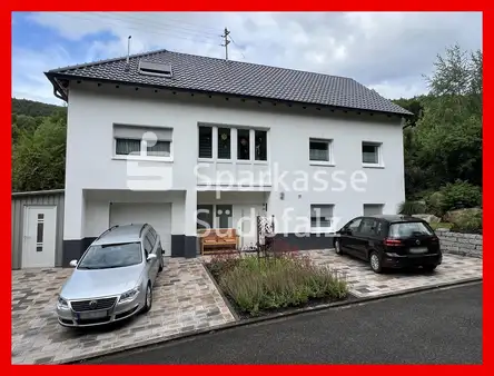 Renoviertes Wohnhaus auf großem Grundstück