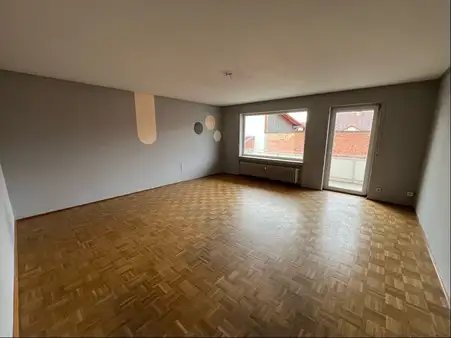 Geräumige 4-Zimmer-Wohnung 
in zentraler Lage 