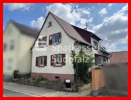 Kleine Doppelhaushälfte mit Potenzial!