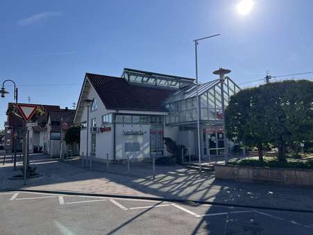 Blick von der Straße Blick von der Straße - Mehrfamilienhaus in 76774 Leimersheim mit 59m² kaufen