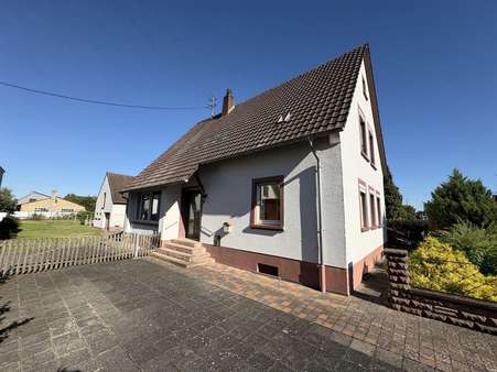 Hofansicht Hofansicht - Einfamilienhaus in 76773 Kuhardt mit 135m² kaufen