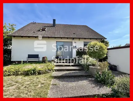 F A M I L I E N G L Ü C K - Freistehendes Einfamilienhaus mit Charme