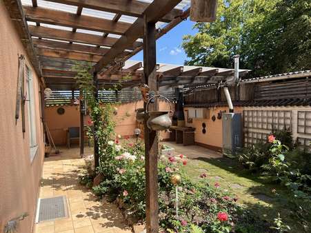 Überdachter Freisitz Überdachter Freisitz - Einfamilienhaus in 76831 Birkweiler mit 156m² kaufen