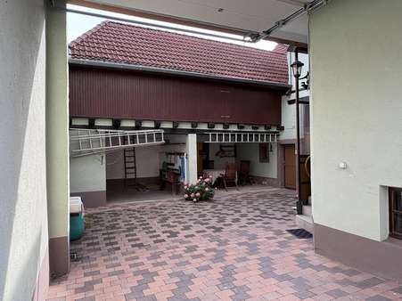 Innenhof Innenhof - Einfamilienhaus in 76833 Böchingen mit 135m² kaufen