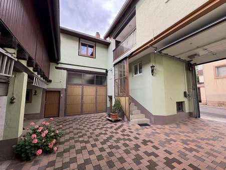 Innenhof Innenhof - Einfamilienhaus in 76833 Böchingen mit 135m² kaufen