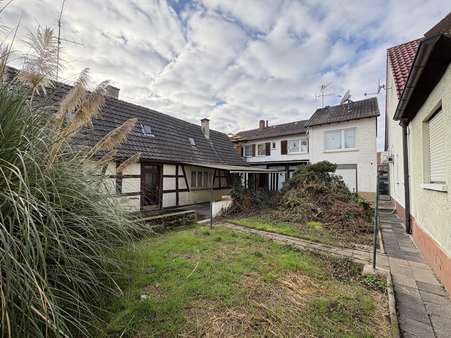 Gartenansicht - Zweifamilienhaus in 76761 Rülzheim mit 75m² kaufen