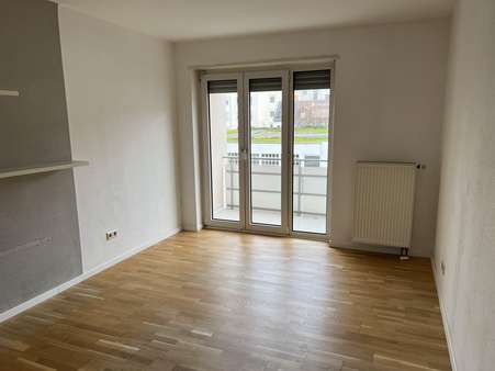 Schlafzimmer mit Balkon - Etagenwohnung in 67061 Ludwigshafen mit 60m² kaufen
