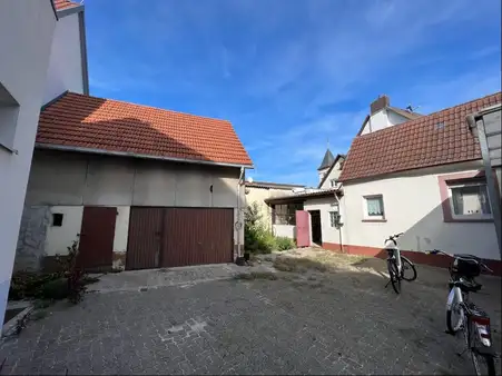 Viel Platz für Handwerker mit  Ausbaureserve, Hof, Nebengebäude und Garage