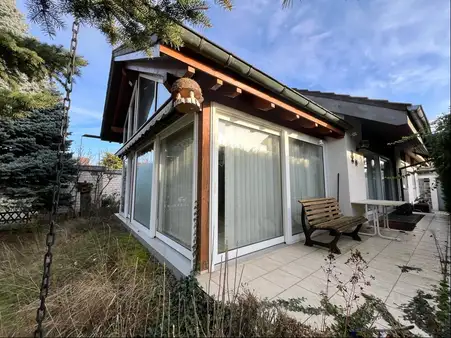 Wohnen auf einer Ebene 
- Bungalow mit Wintergarten in ruhiger Lage -