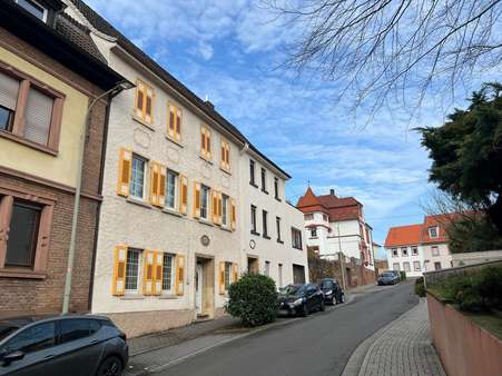 Strassenansicht - Reihenmittelhaus in 67480 Edenkoben mit 178m² kaufen