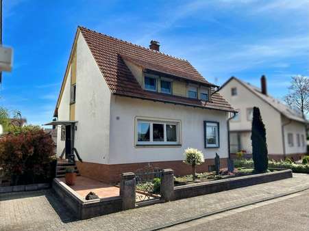 Straßenansicht - Einfamilienhaus in 76726 Germersheim mit 104m² kaufen