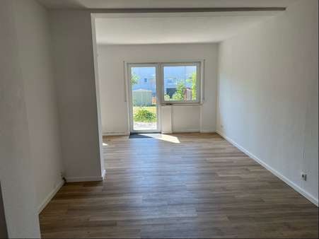 Wohn- und Esszimmer - Reihenmittelhaus in 76829 Landau mit 90m² kaufen