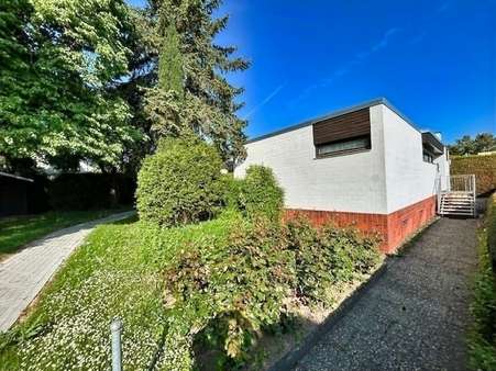 Hausansicht - Bungalow in 55128 Mainz mit 163m² kaufen