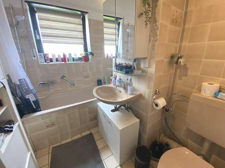 Badezimmer - Etagenwohnung in 64646 Heppenheim mit 79m² kaufen