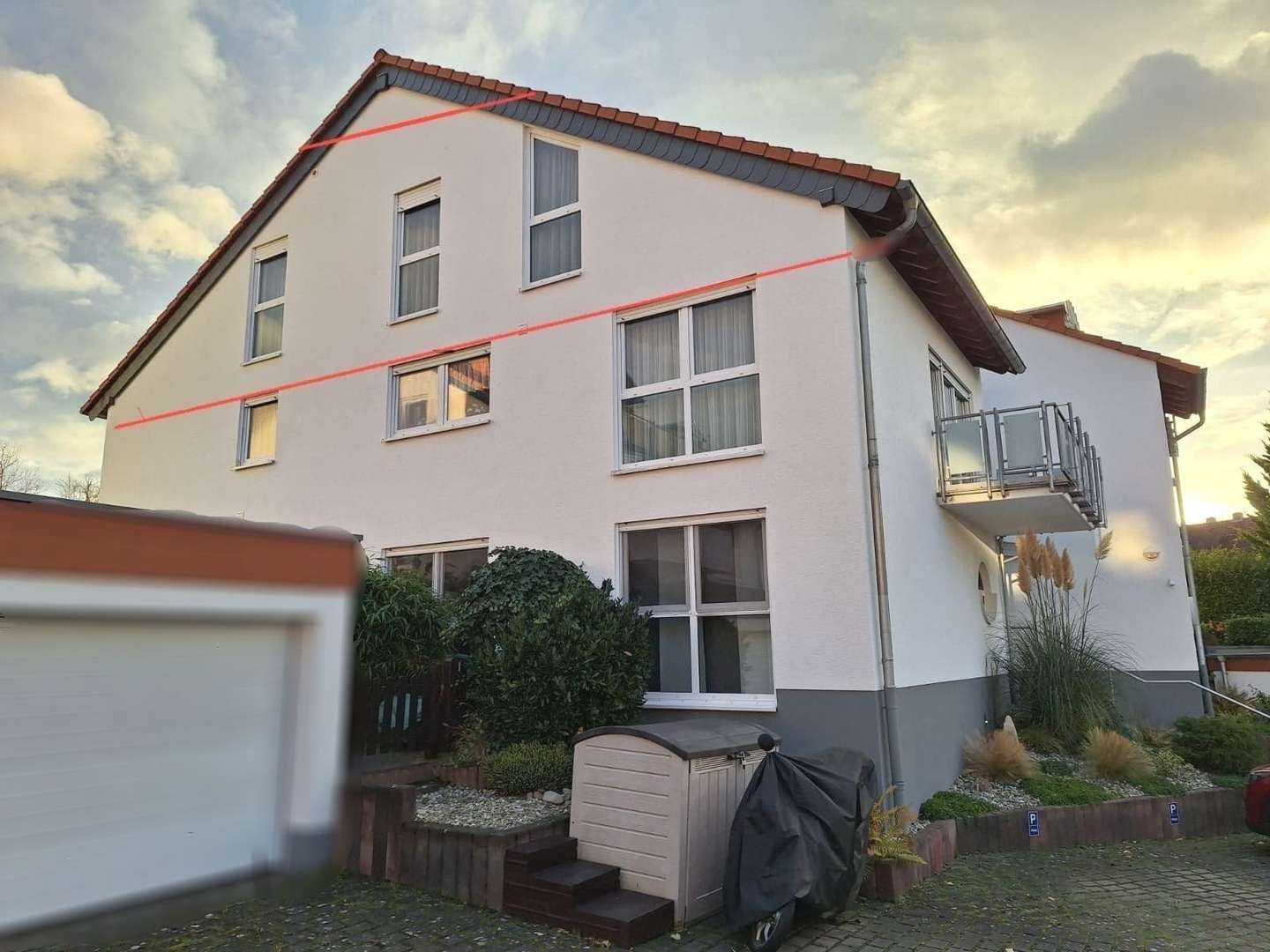 Seitenansicht Gebäude - Dachgeschosswohnung in 55218 Ingelheim mit 73m² kaufen