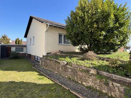Seitenansicht - Einfamilienhaus in 67590 Monsheim mit 97m² kaufen