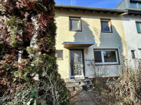 Hausansicht - Reihenmittelhaus in 55126 Mainz mit 95m² kaufen