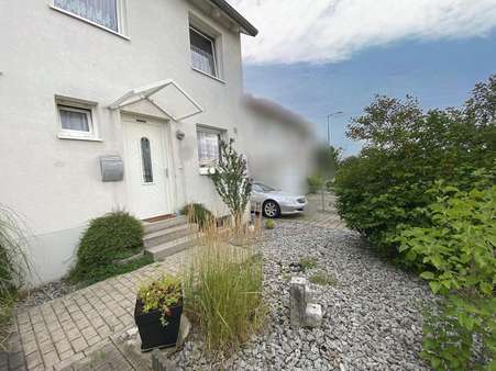 Vorgarten - Reihenendhaus in 68647 Biblis mit 115m² kaufen