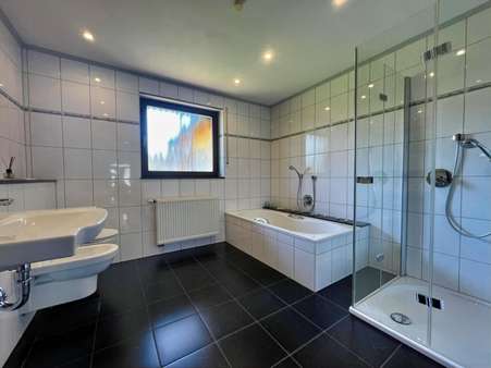 Badezimmer EG - Zweifamilienhaus in 67307 Göllheim mit 430m² kaufen