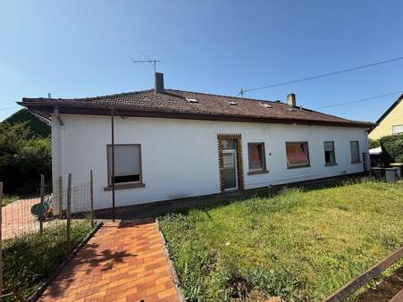 Rückansicht Rückansicht - Mehrfamilienhaus in 55566 Bad Sobernheim mit 190m² kaufen