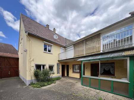 Hofansicht Hofansicht - Bauernhaus in 55597 Wöllstein mit 190m² kaufen