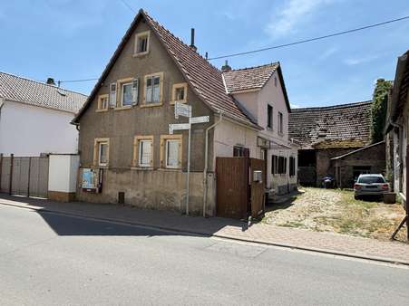 Straßenansicht Straßenansicht - Einfamilienhaus in 67575 Eich mit 131m² kaufen