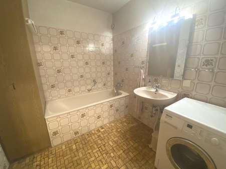 Badezimmer - Erdgeschosswohnung in 68623 Lampertheim mit 90m² kaufen