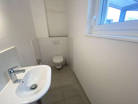 Gäste-WC - Zweifamilienhaus in 68623 Lampertheim mit 237m² kaufen