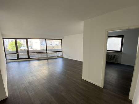 Wohnzimmer - Etagenwohnung in 67547 Worms mit 90m² kaufen