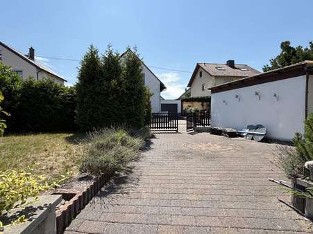 Hof und Vorgarten Hof und Vorgarten - Einfamilienhaus in 67583 Guntersblum mit 79m² kaufen