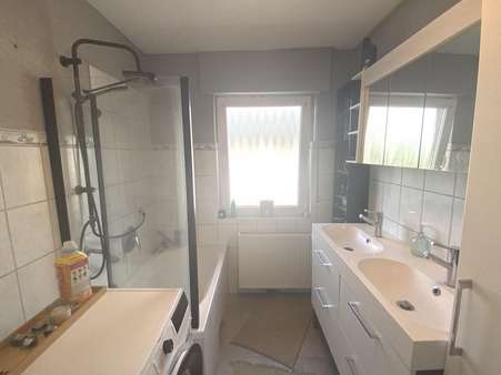 Badezimmer 1.OG Badezimmer 1.OG - Zweifamilienhaus in 68647 Biblis mit 187m² kaufen